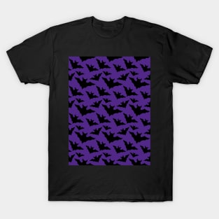 Halloween black bats purple cool spooky silhouette pattern T-Shirt